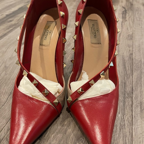 Pre loved Valentino red rock stud heels - Picture 2 of 10